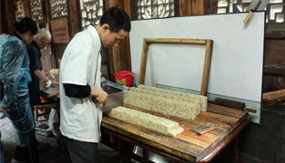 Making Shangzhi Salted Bean Curd Cake
