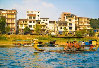 Sightseeing along the River