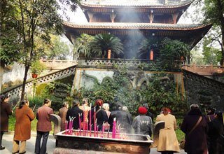 Offering Incense at Qingyang Temple